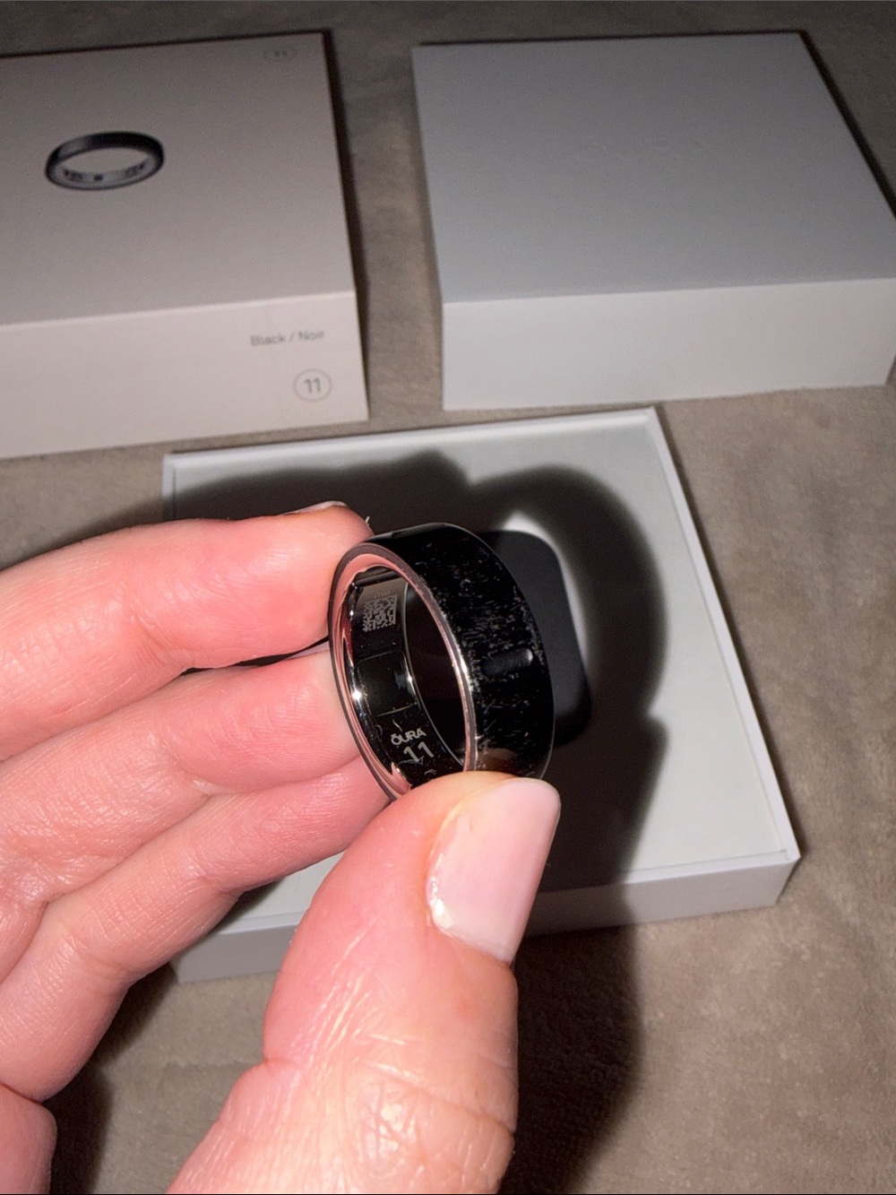 Oura Ring 4 Black with Original Box & Charger - Picture 6 of 17